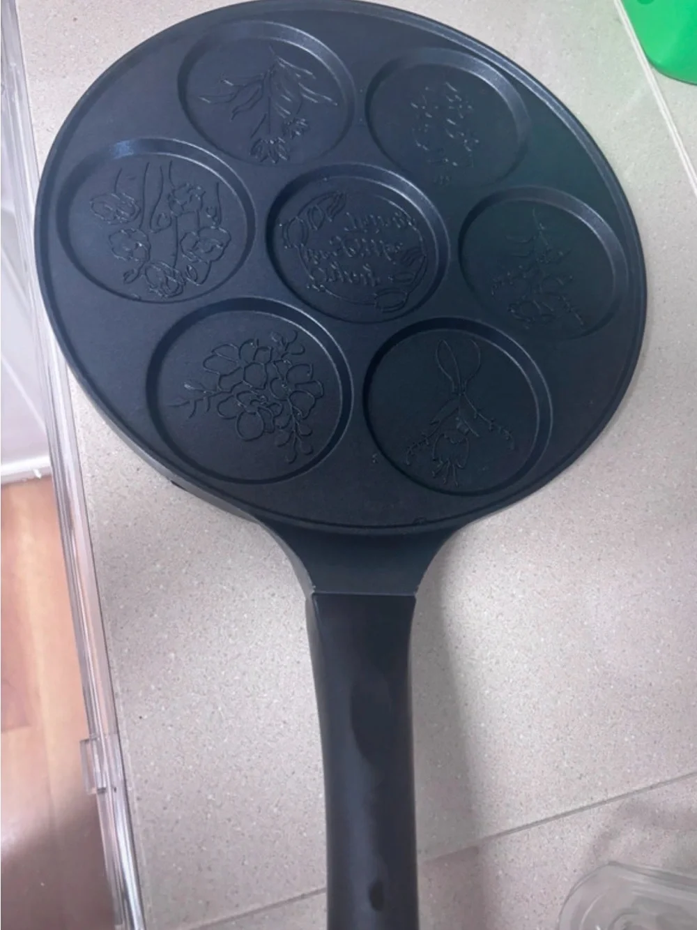 Black Nonstick 7-Cavity Decorative Pancake Pan